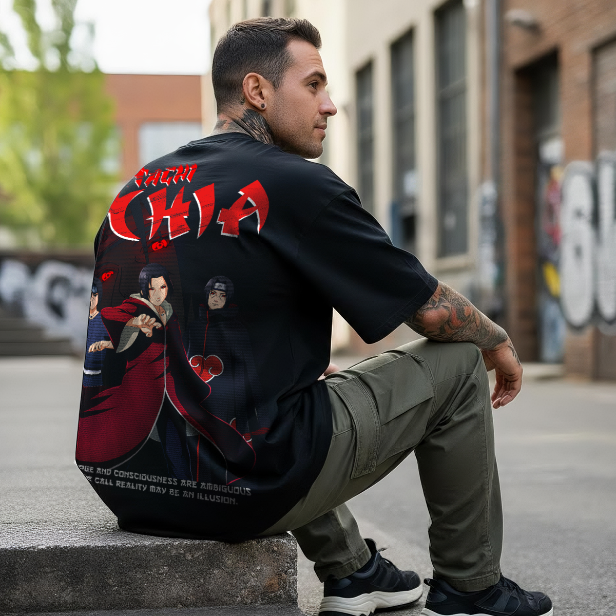 Camiseta oversize Streetwear Itachi Uchiha – Diseño Anime Oscuro